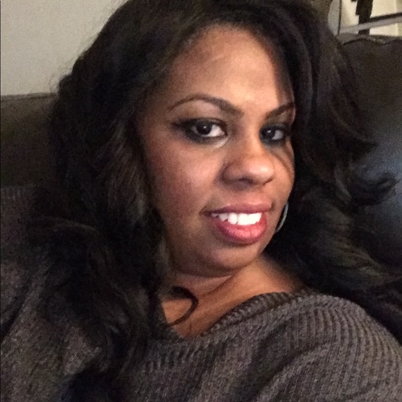 Meet your Posher, Kat - Picture 2 of 2